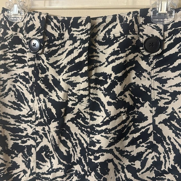 Harold’s Black and Tan Skirt with Zipper and Button Front and Pleats - Size 4 - Picture 2 of 8